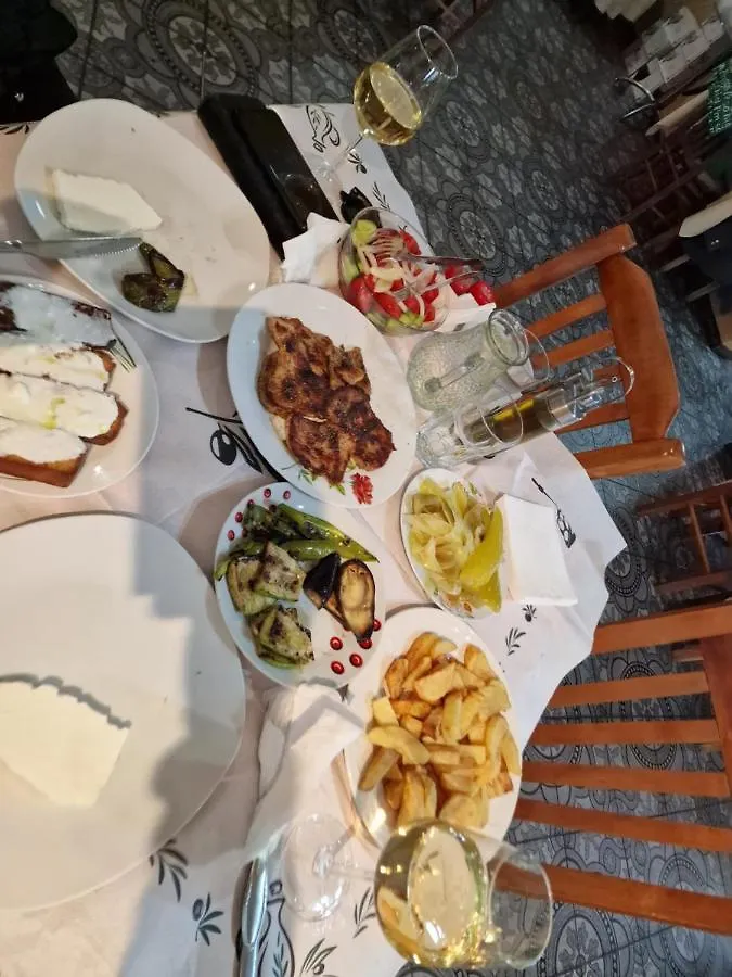 Сasa de vacaciones Villa Bujtinat Skenderi Gjinar 2